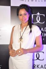 Sameera Reddy at Dwarkadas Chandumal  Jewellery Store Launch in Mumbai on 8th Nov 2012 (52).JPG